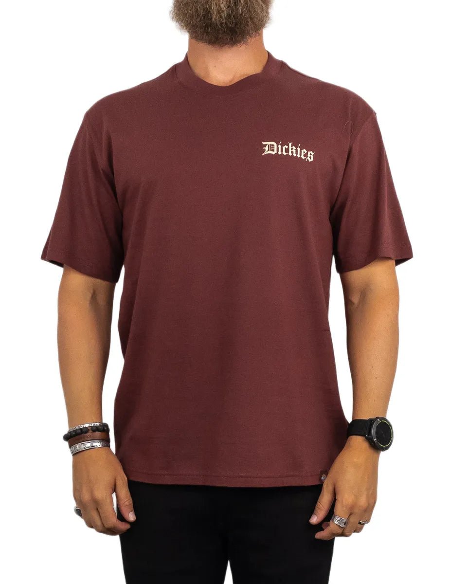 Dickies - T-Shirt - Seafood Diner - Vinröd - jhstore.se