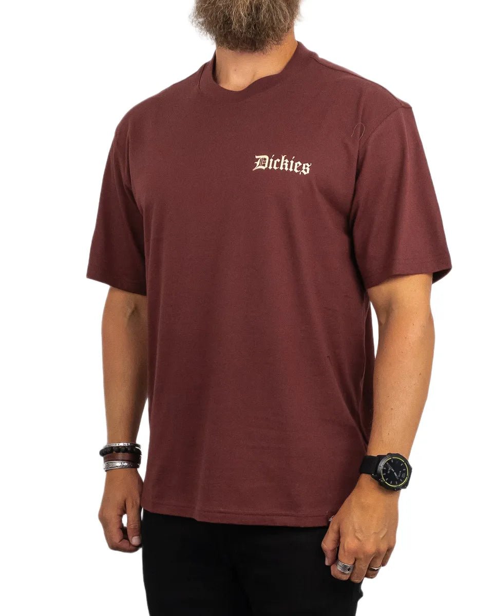 Dickies - T-Shirt - Seafood Diner - Vinröd - jhstore.se