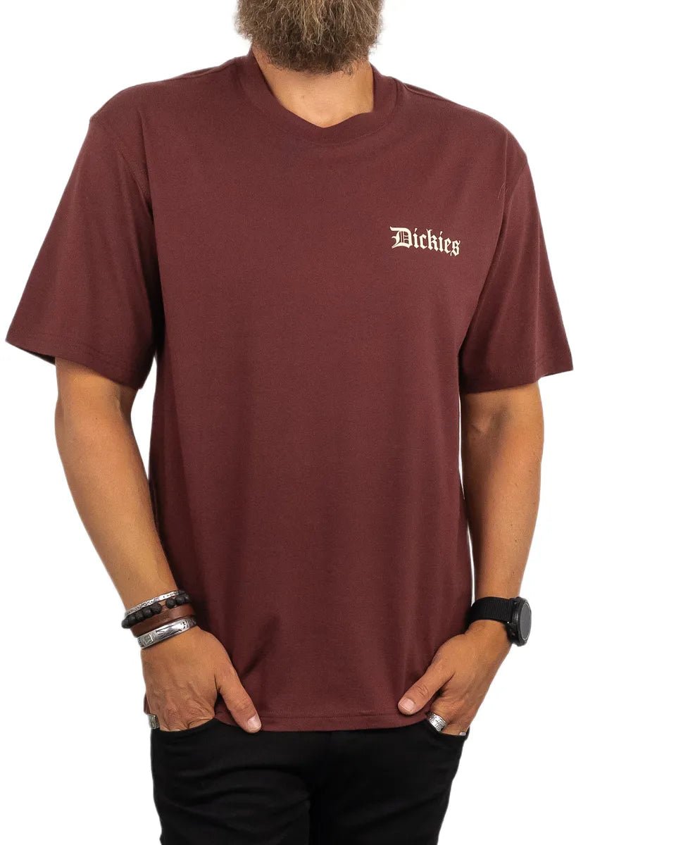 Dickies - T-Shirt - Seafood Diner - Vinröd - jhstore.se
