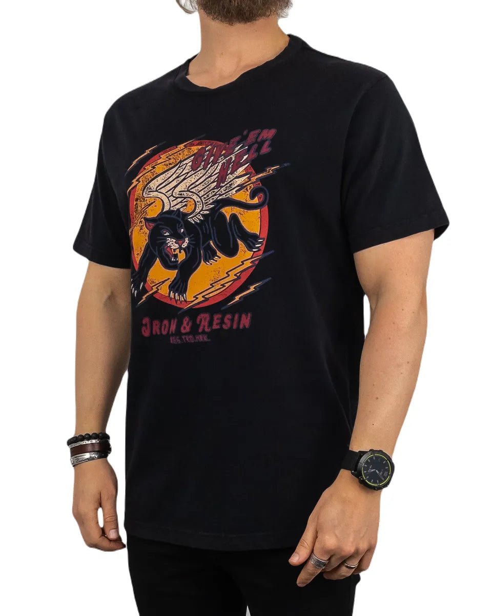 Iron & Resin - T-Shirt med brösttryck - Give Em Hell Panter - Svart - jhstore.se