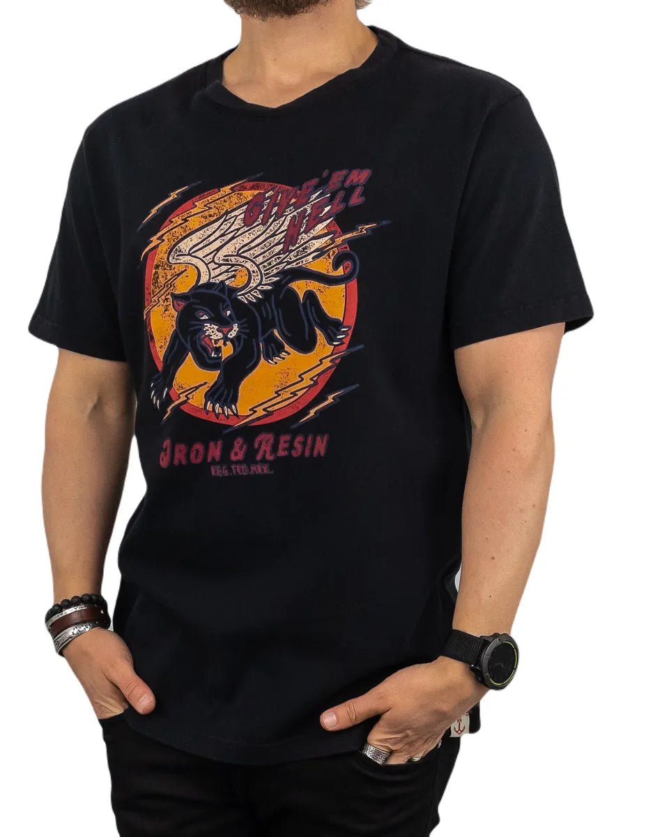 Iron & Resin - T-Shirt med brösttryck - Give Em Hell Panter - Svart - jhstore.se