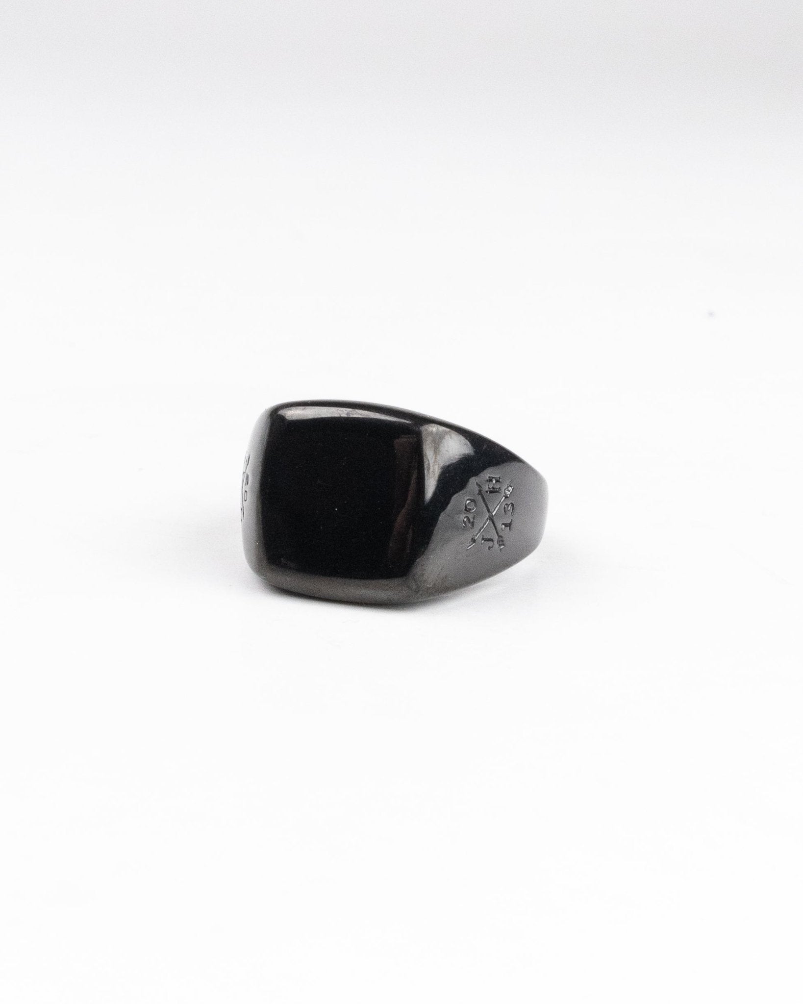 Jernhest - Kenta Black Ring - jhstore.se
