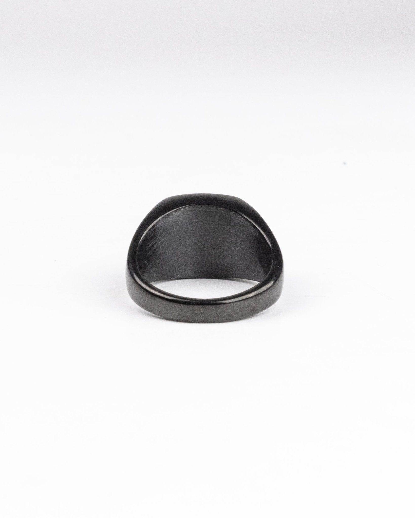 Jernhest - Kenta Black Ring - jhstore.se