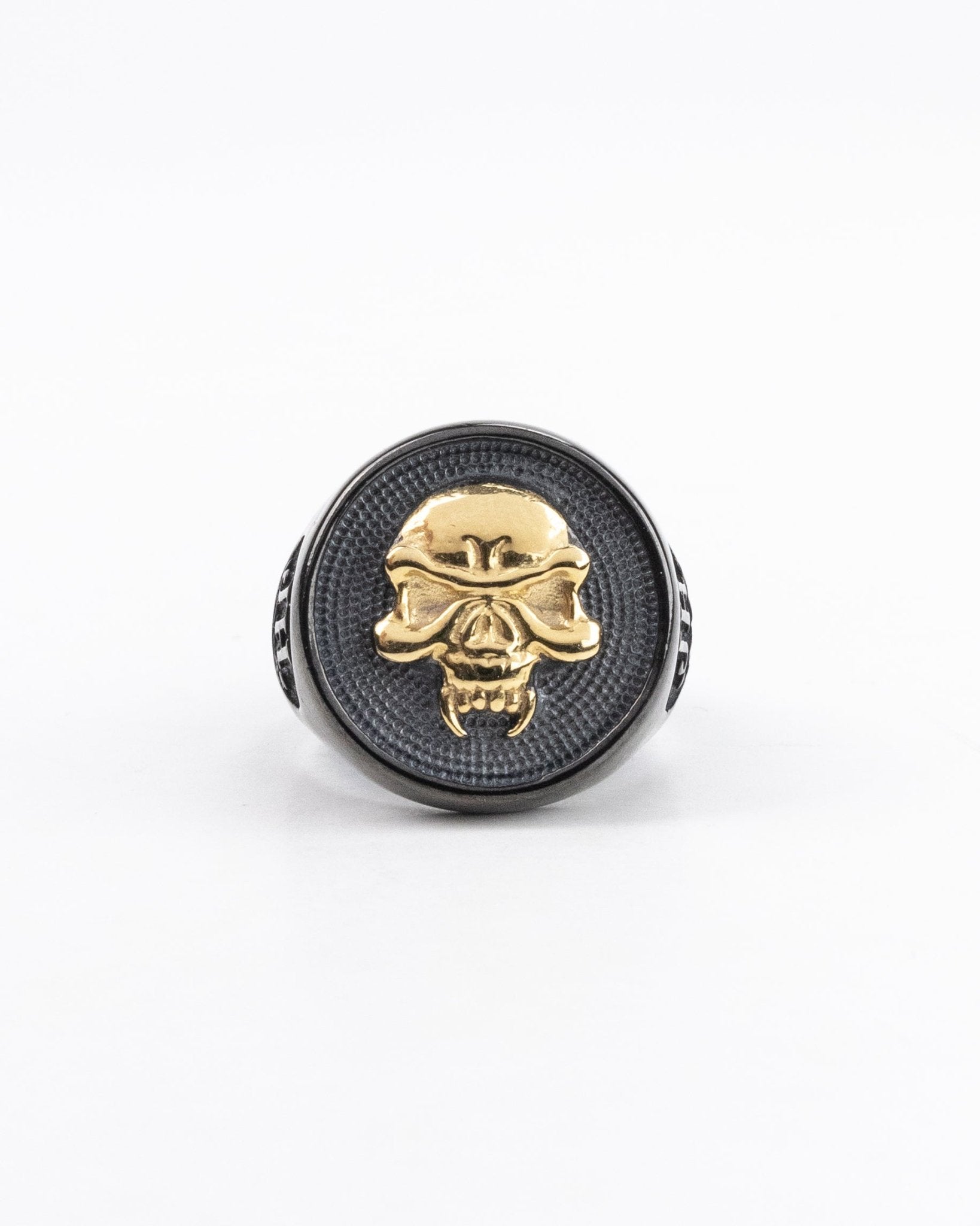 Jernhest - Simon Black Ring - jhstore.se