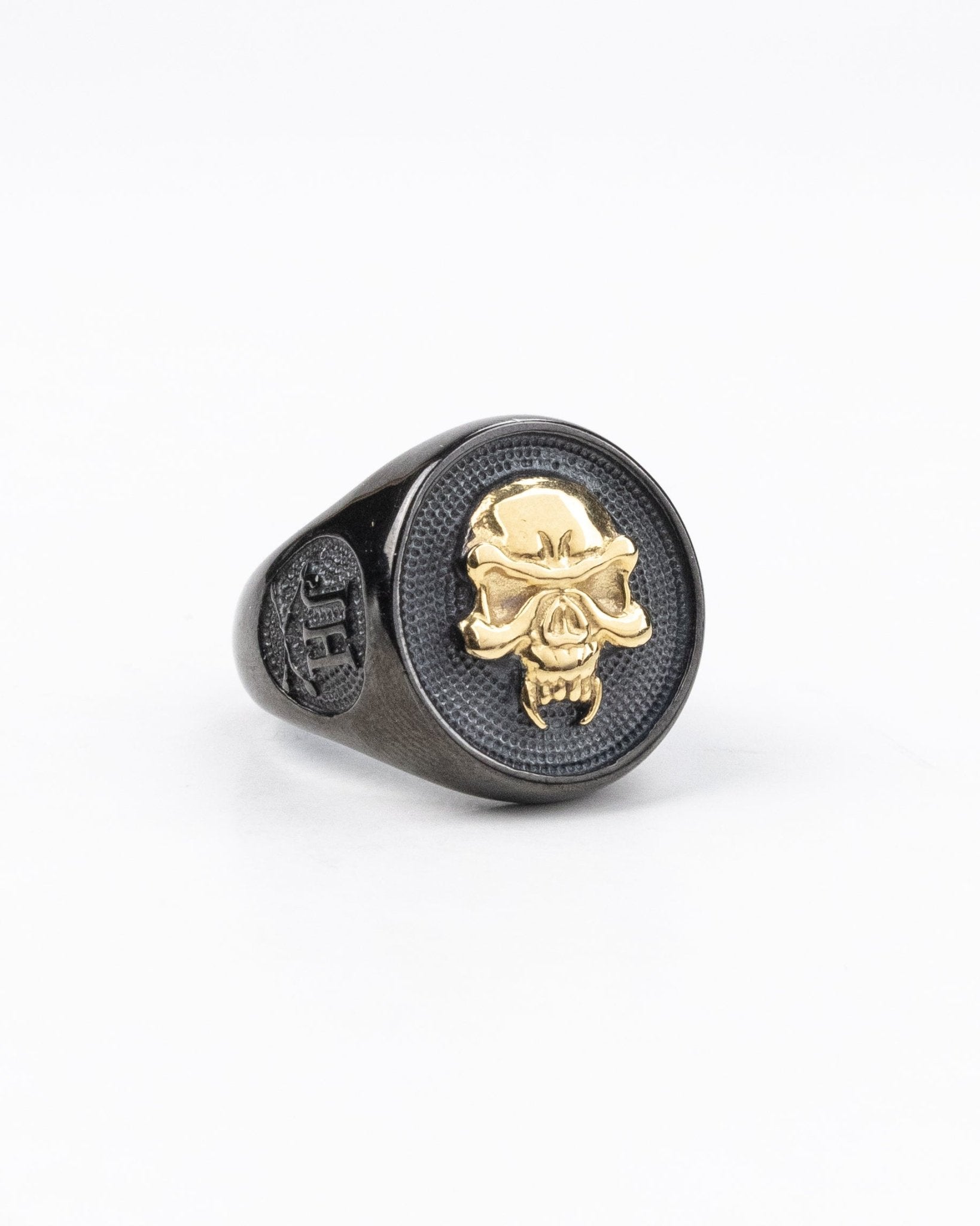 Jernhest - Simon Black Ring - jhstore.se