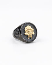 Jernhest - Simon Black Ring - jhstore.se