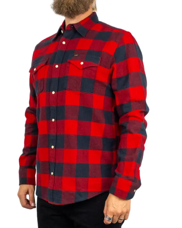Lee Clean Western Shirt Samba i röd buffaloruta, snett framifrån