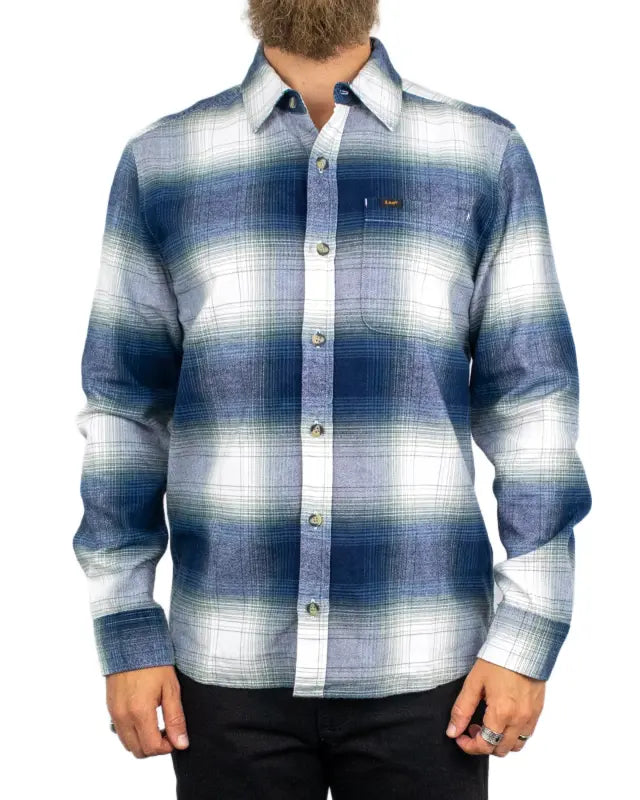 Lee Leesure Shirt Dress Blues i blå skuggruta, framsida med bröstficka