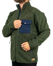 Fjällräven Vardag Pile Fleece i grönt, detalj av bröstficka i G-1000