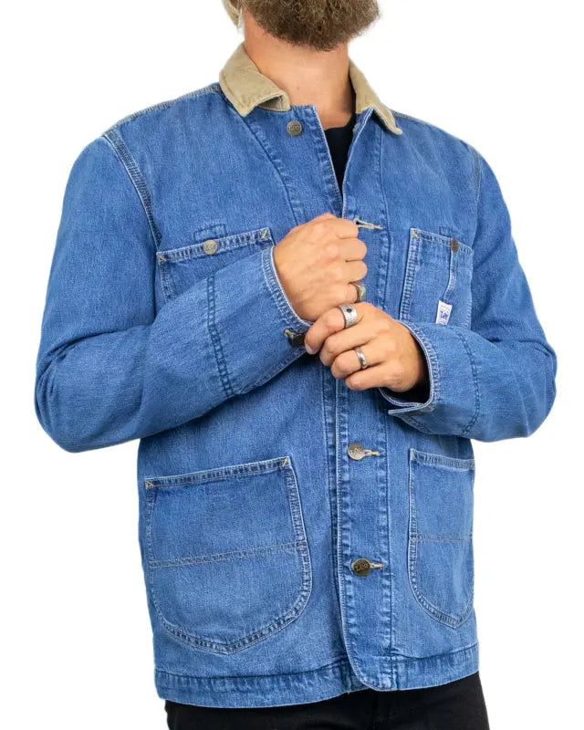 Lee 91LJ Chore Jacket Vintage Wear i blått, detalj av bröstficka och knappar