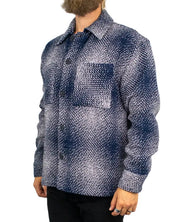 Resteröds Nolan Heavy Twill overshirt i marinblå skuggruta, snett framifrån