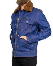 Wrangler Super Jeans Jacket Super Raw i blått, sidan med handficka
