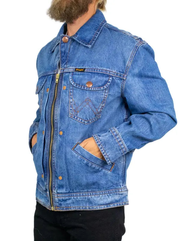 Wrangler Super Jeans Jacket Cowboy Fade i blått, sidan med handficka