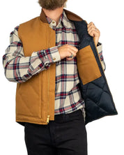 Carhartt V01 Insulated Rib Collar väst i brunt, quiltat foder och innerficka