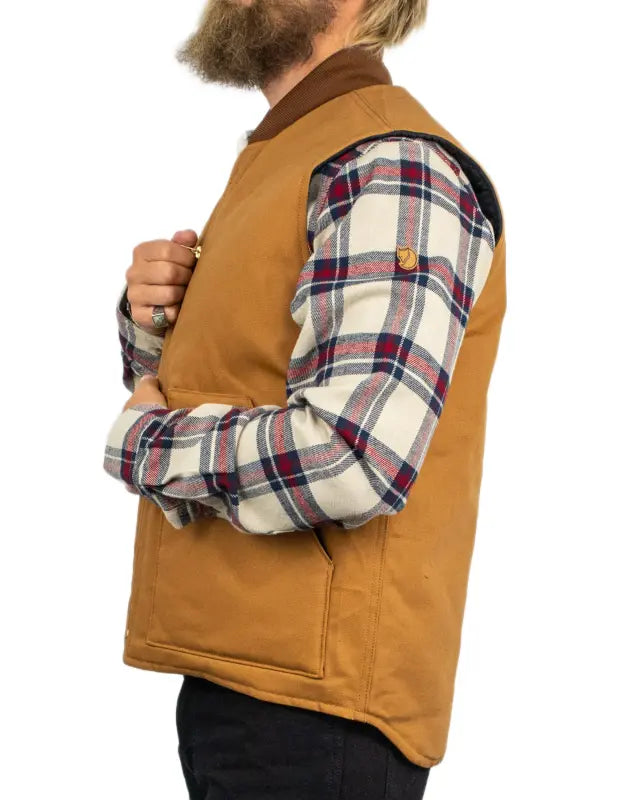 Carhartt V01 Insulated Rib Collar väst i brunt, sidan med ribbstickad krage