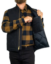 Carhartt V01 Insulated Rib Collar väst i svart, quiltat foder på insidan