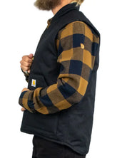 Carhartt V01 Insulated Rib Collar väst i svart, detalj av logga och ficka
