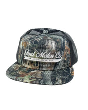 Ford x Brixton truckerkeps i kamouflage med svart mesh och broderad Ford Motor Co-patch, framsida