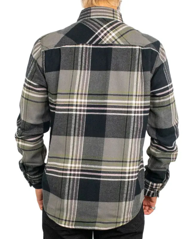 Brixton Bowery Flannel flanellskjorta, detalj av rutmönster och bröstficka