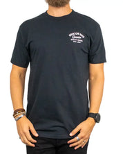 Brixton Straton Standard Tee svart t-shirt, framsida på modell