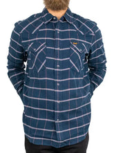 Wrangler rutig westernskjorta i bomullstwill med västernok, på modell