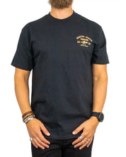 Brixton Dyson Standard Tee svart t-shirt, framsida på modell