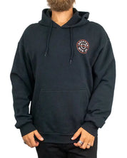 Brixton Crest II Hood svart hoodie, detalj av brösttryck