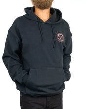 Brixton Crest II Hood svart huvtröja i fleece, på modell