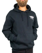 Brixton Ewing Hood svart hoodie med dragskohuva och kängurificka, framsida på modell