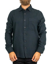 Brixton Hasting Lightweight Flannel flanellskjorta i svart, på modell