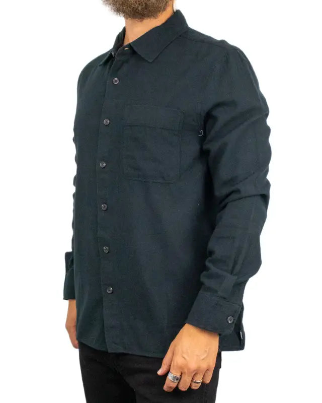 Brixton Hasting Lightweight Flannel flanellskjorta i svart, detalj av bröstficka