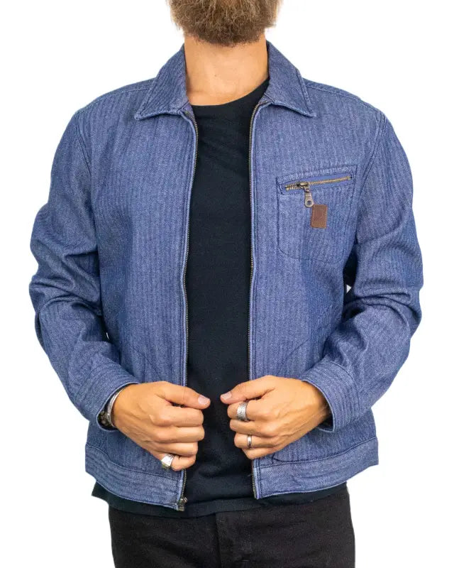 Brixton Mechanic Garage Zip Jacket, detalj av bröstficka med dragkedja och läderlapp