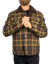Wrangler Wool Trucker Jacket truckerjacka i olivgrön ruta, på modell