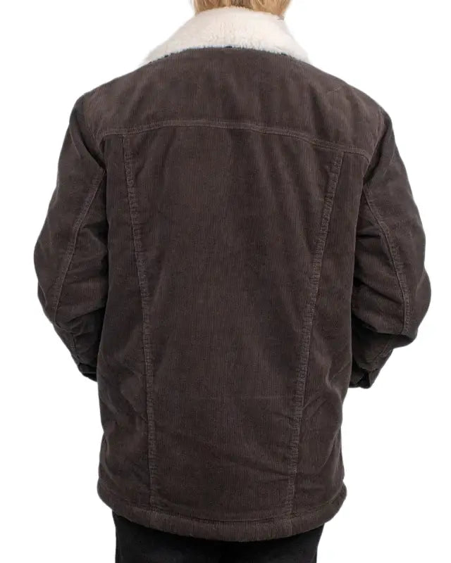 Wrangler Wrange Coat manchesterjacka med sherpafoder, på modell