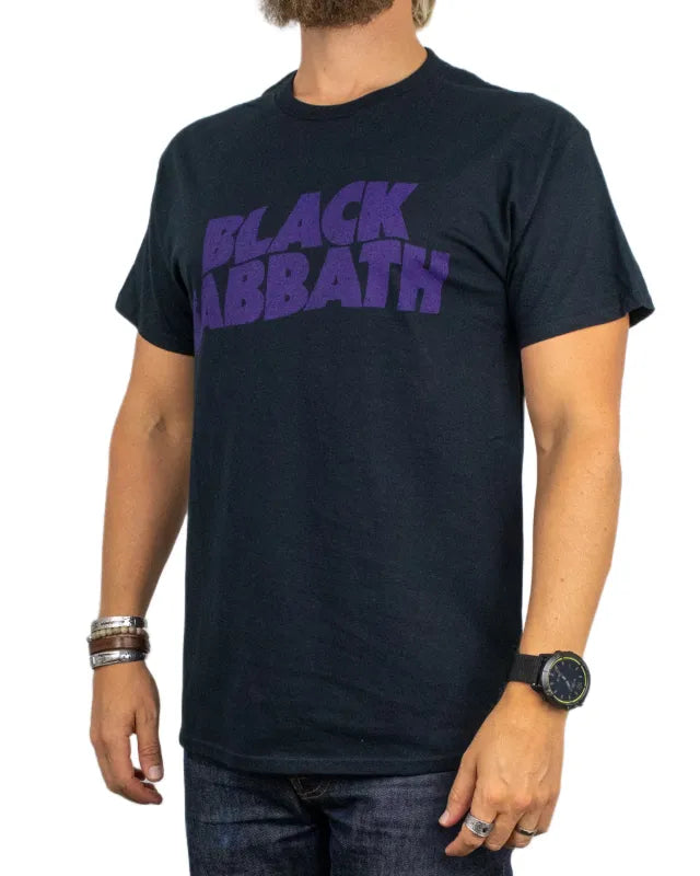 Band Tee - T-Shirt - Black Sabbath - Vintage Wavy Logo - Svart