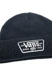 Vans Knu Patch Beanie i svart, närbild på patchen