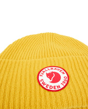 Fjällräven 1960 Logo Hat i senapsgul lammull, närbild på emblemet