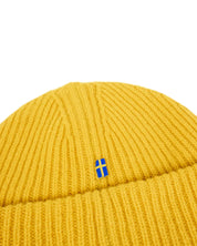 Fjällräven 1960 Logo Hat i senapsgul lammull, närbild på flaggan