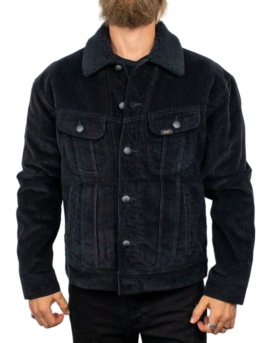 Lee Relaxed Sherpa Jacket i svart manchester, framsida knäppt