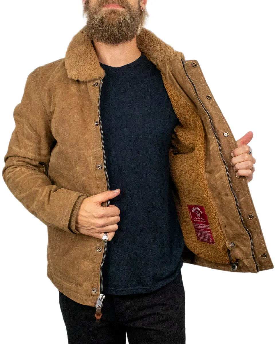 Iron & Resin Waxed Nautilus Jacket i brun vaxad canvas, öppen med sherpafoder