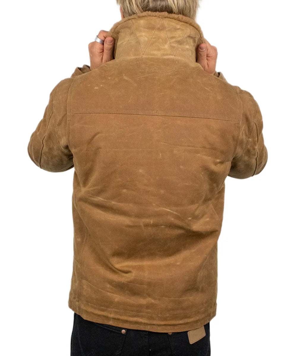 Iron & Resin Waxed Nautilus Jacket i brun vaxad canvas, baksida med uppfälld krage