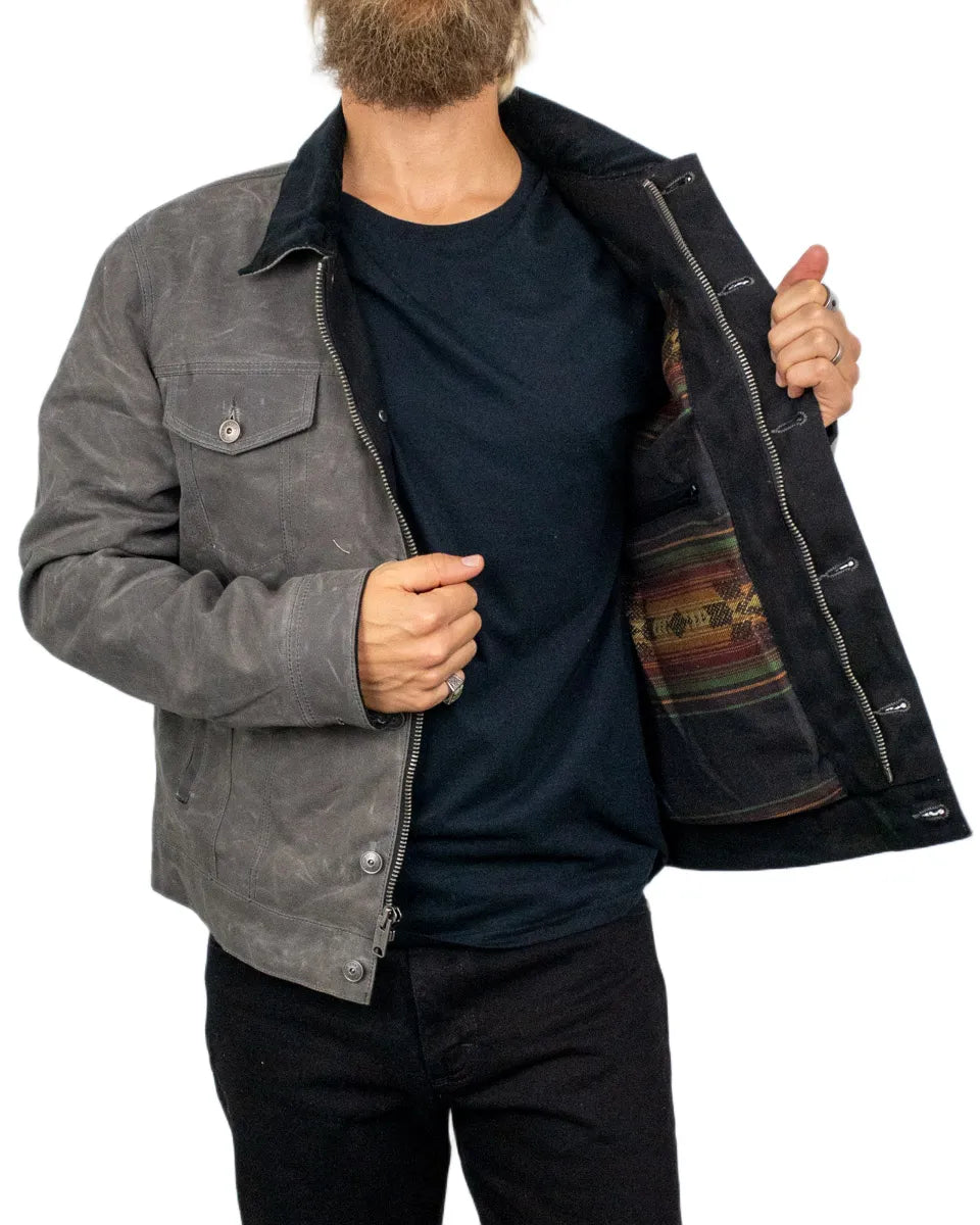 Iron & Resin Scout Jacket i koksgrå vaxad canvas, öppen med flanellfoder