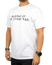 Vans Queens of the Stone Age t-shirt i vitt, framsida snett från sidan