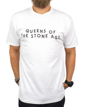 Vans Queens of the Stone Age t-shirt i vitt, framsida med bandnamn