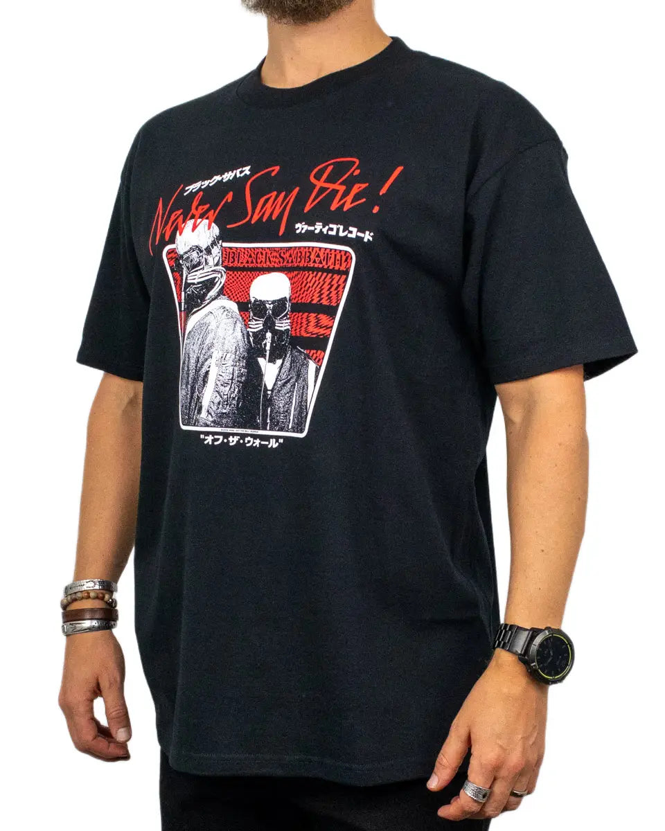 Vans Black Sabbath Never Say Die t-shirt i svart, framsida snett från sidan