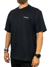 Dickies Loretto t-shirt i svart, framsida med broderat skript