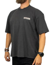 Dickies Avondale t-shirt i tvättad svart, framsida snett från sidan