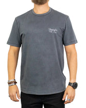 Wrangler Graphic Tee i urtvättat svart, framsida