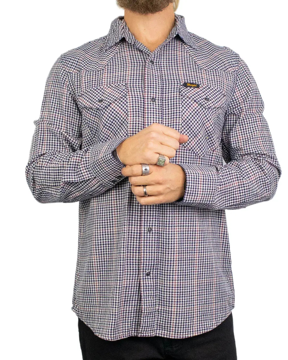 Wrangler Western Shirt i rutigt rött och indigo, framsida