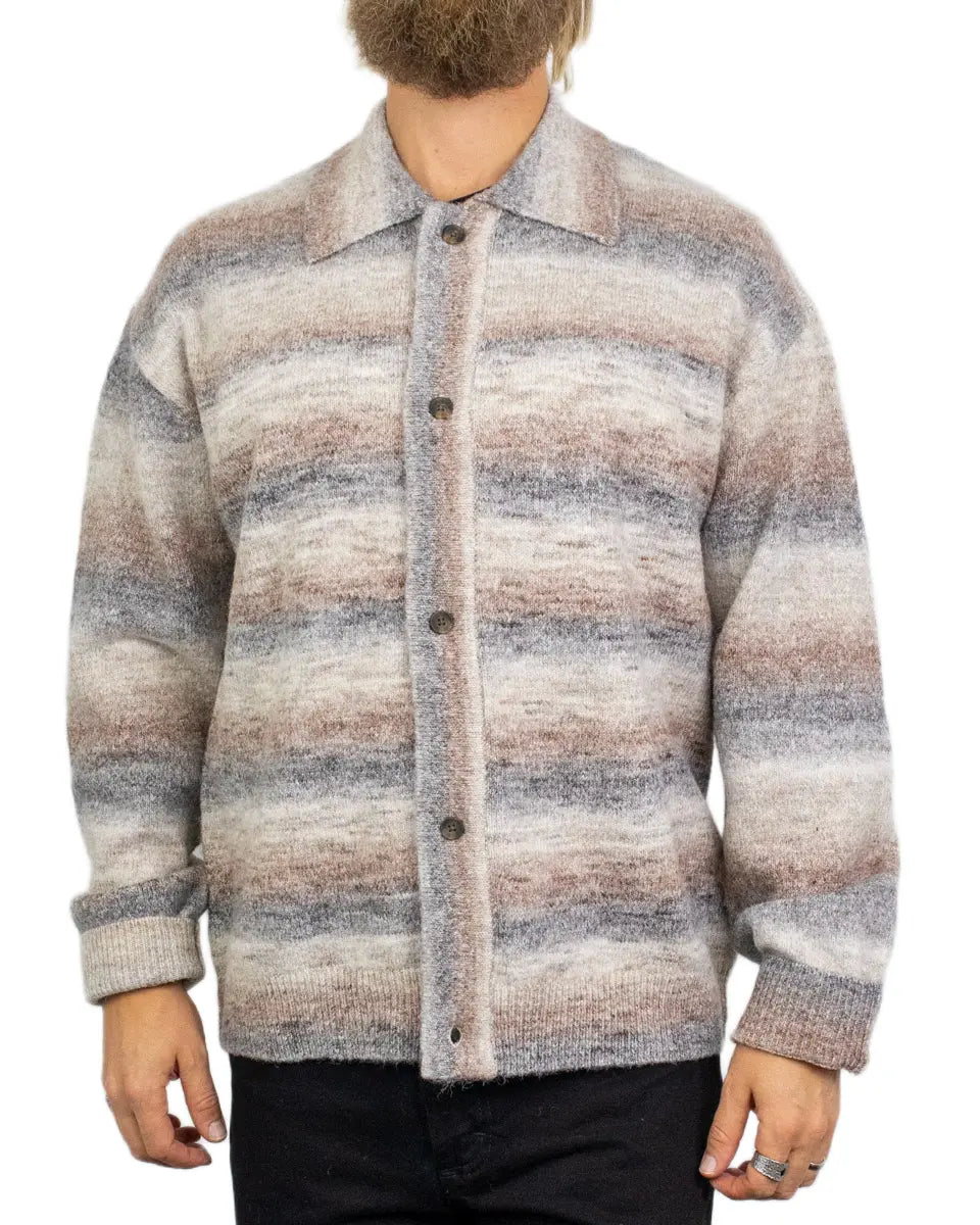 Wrangler Mojave cardigan randig i grått, beige och vinrött, framsida